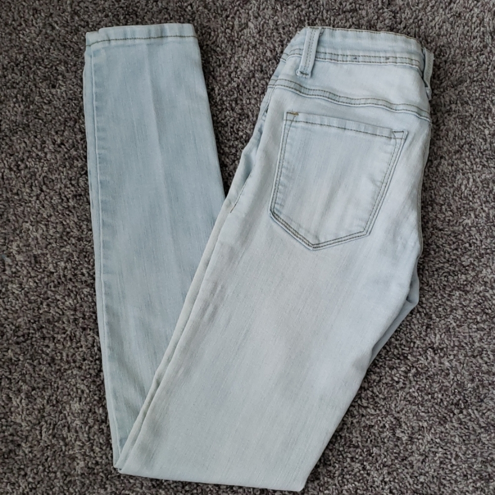 🌵Rare Blue Asphalt Light Wash Skinny Jeans
